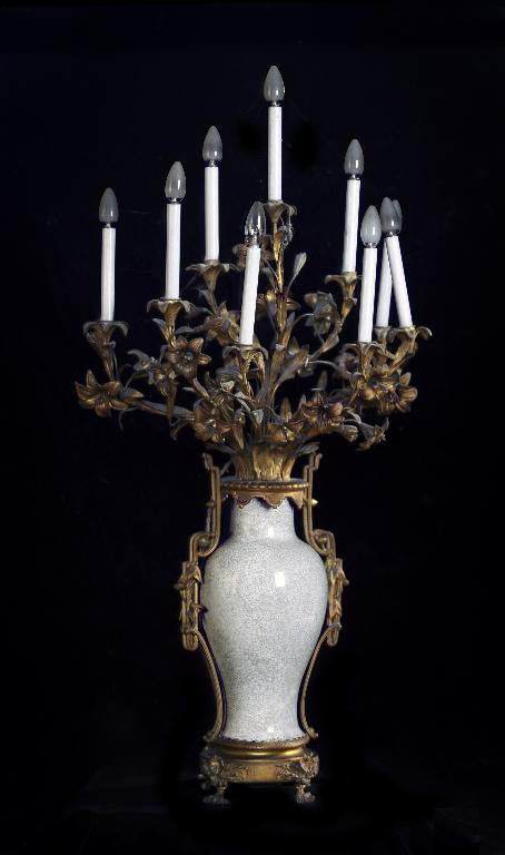 Paire de chandeliers à branches (vases candélabres)