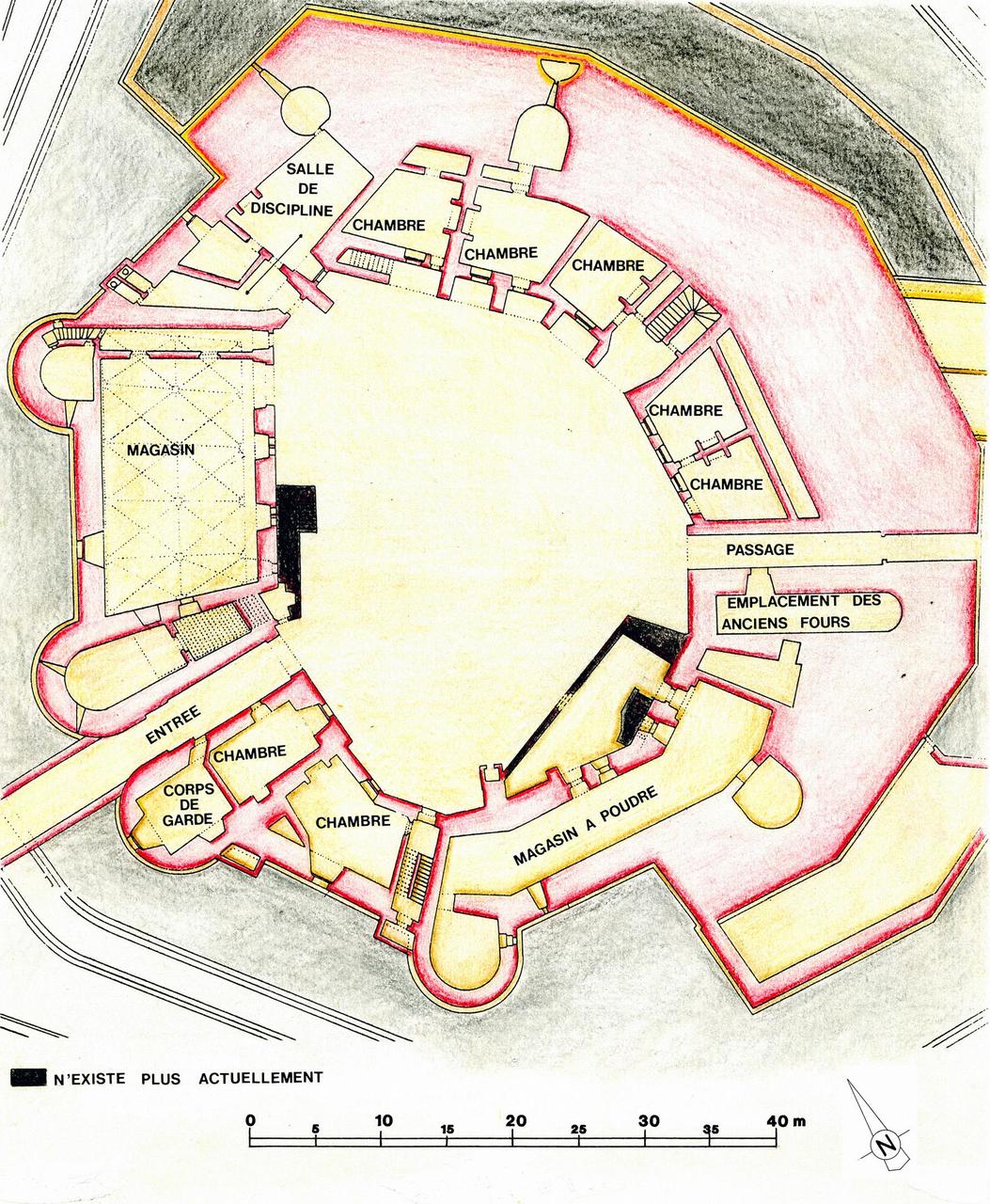 Château fort puis Caserne d'Aumont, puis musée