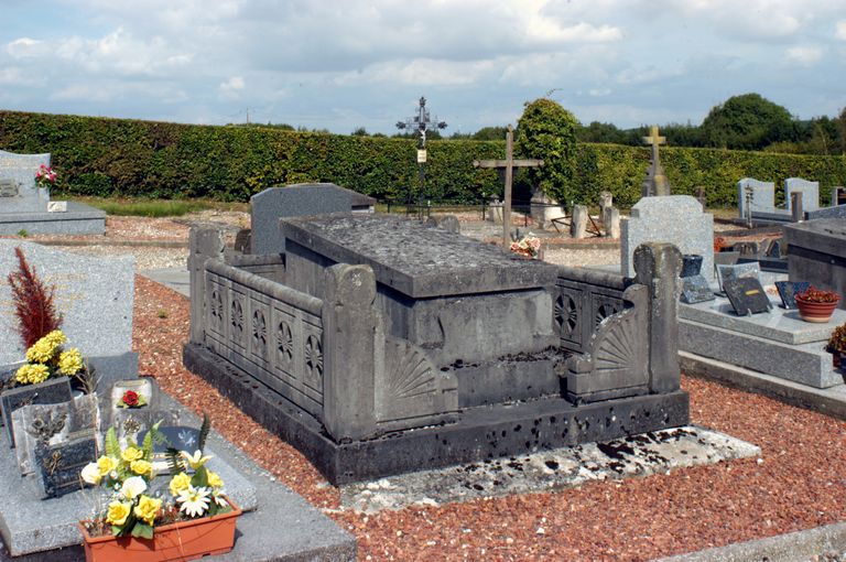 Tombeau (sarcophage) de la famille Loise-Lefèvre