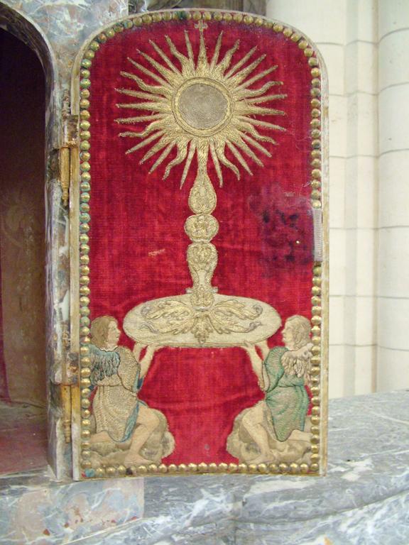 Garniture intérieure de la porte du tabernacle