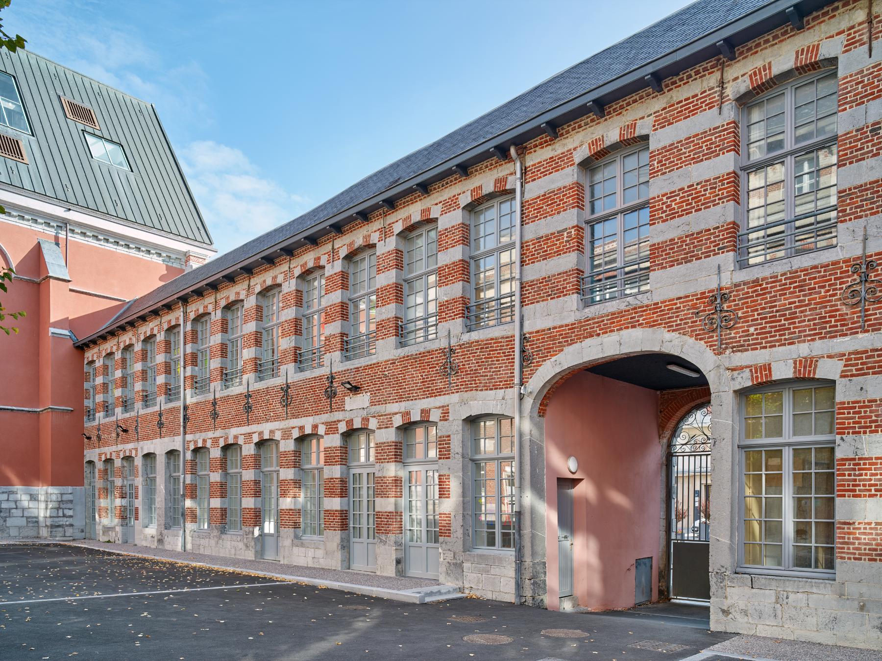 Ancien collège de Jésuites puis collège royal de Maubeuge, collège communal, collège Ernest Coutelle, actuellement pôle culturel Henri-Lafitte